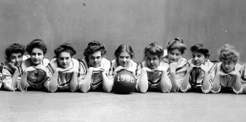 bhl-2008-09-um-womens-basketbal-team