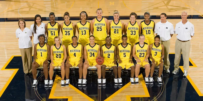 bhl-2008-09-um-womens-basketball-team
