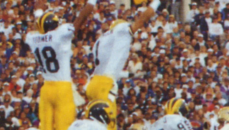 bhl-um-football-defense-on-place-kick-vs-washington-in-1993-rose-bowl
