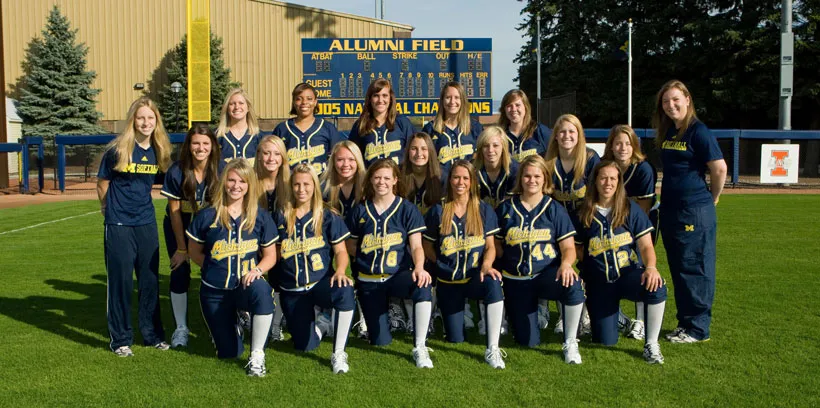 bhl-um-softball-team-2009