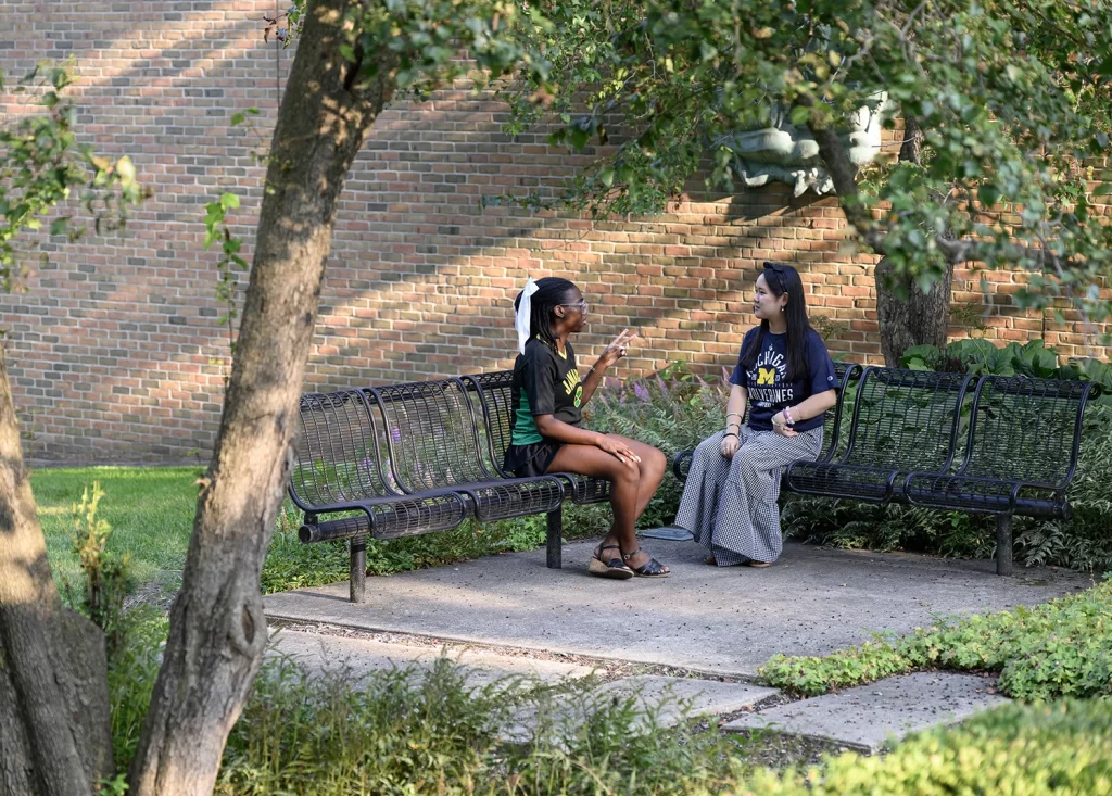 bhl-courtyard-strudents-sitting-on-the-bench
