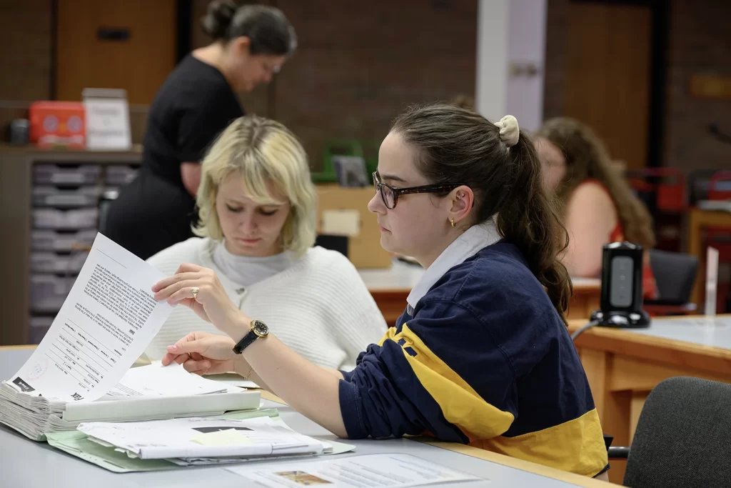 bhl-reading-room-students