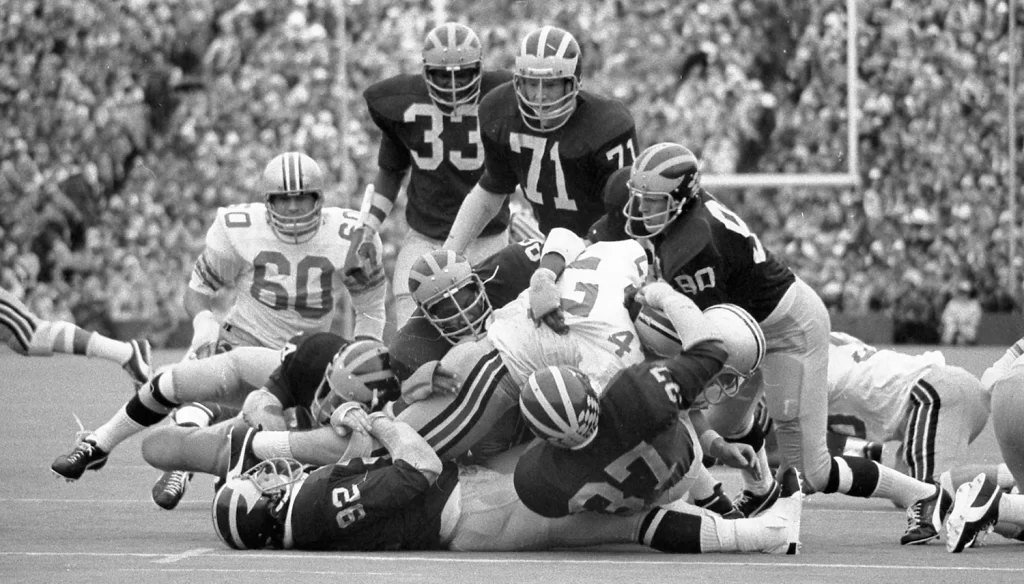 bhl-football-osu-um-play-03