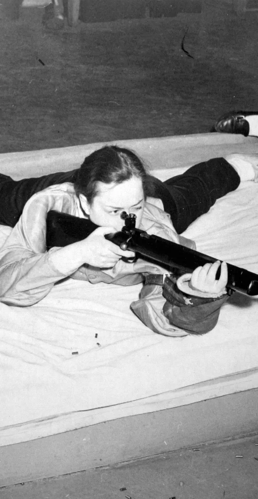 bhl-women-athletics-photograph-rifle-training