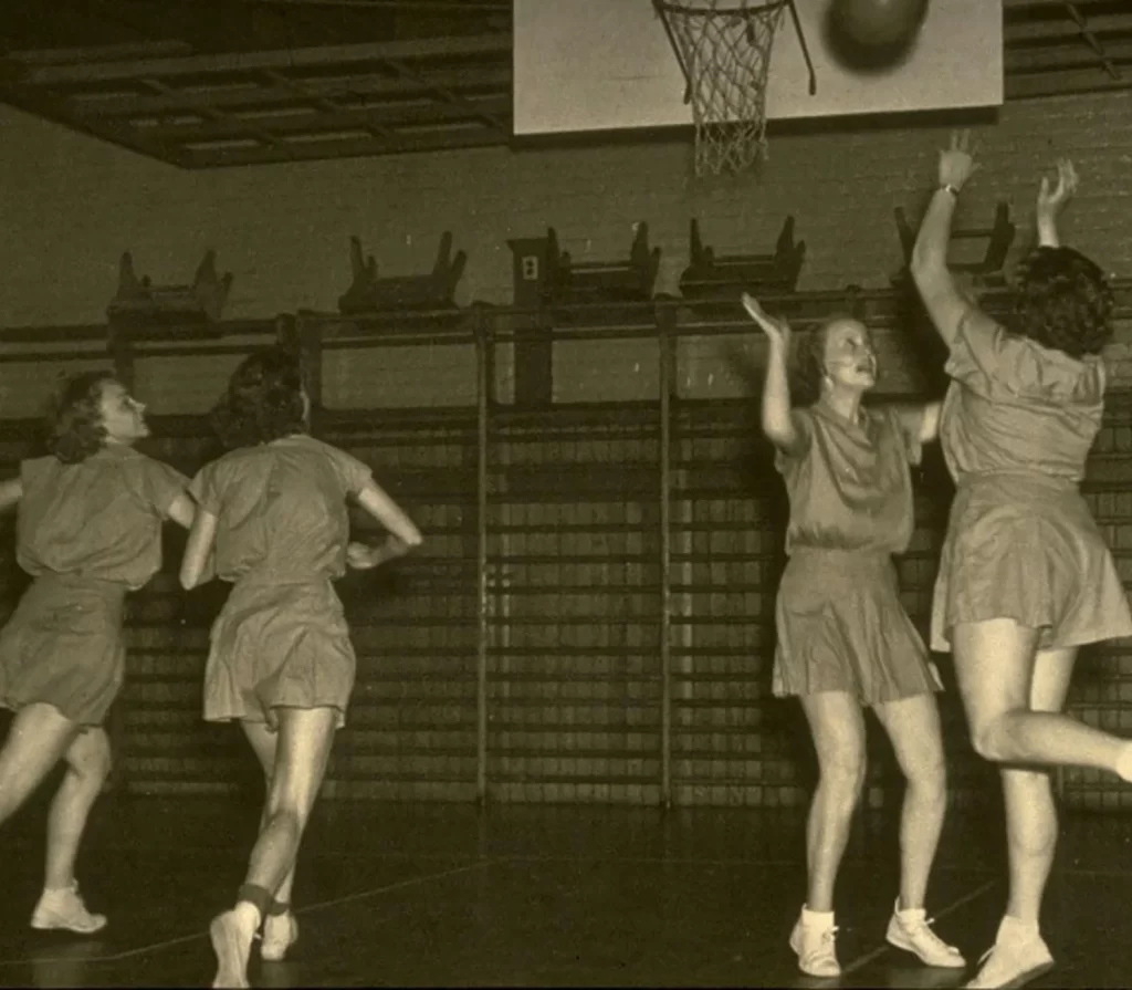bhl-women-athletics-photograph-women-basketball-02