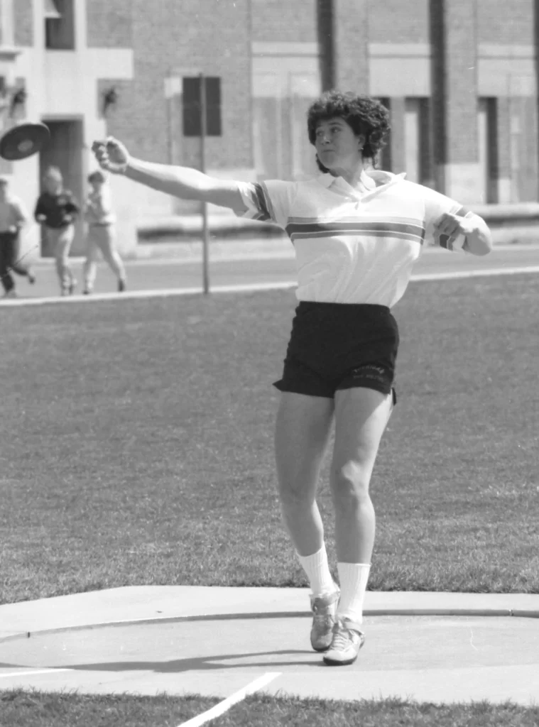 bhl-women-athletics-photograph-women-discus-throw