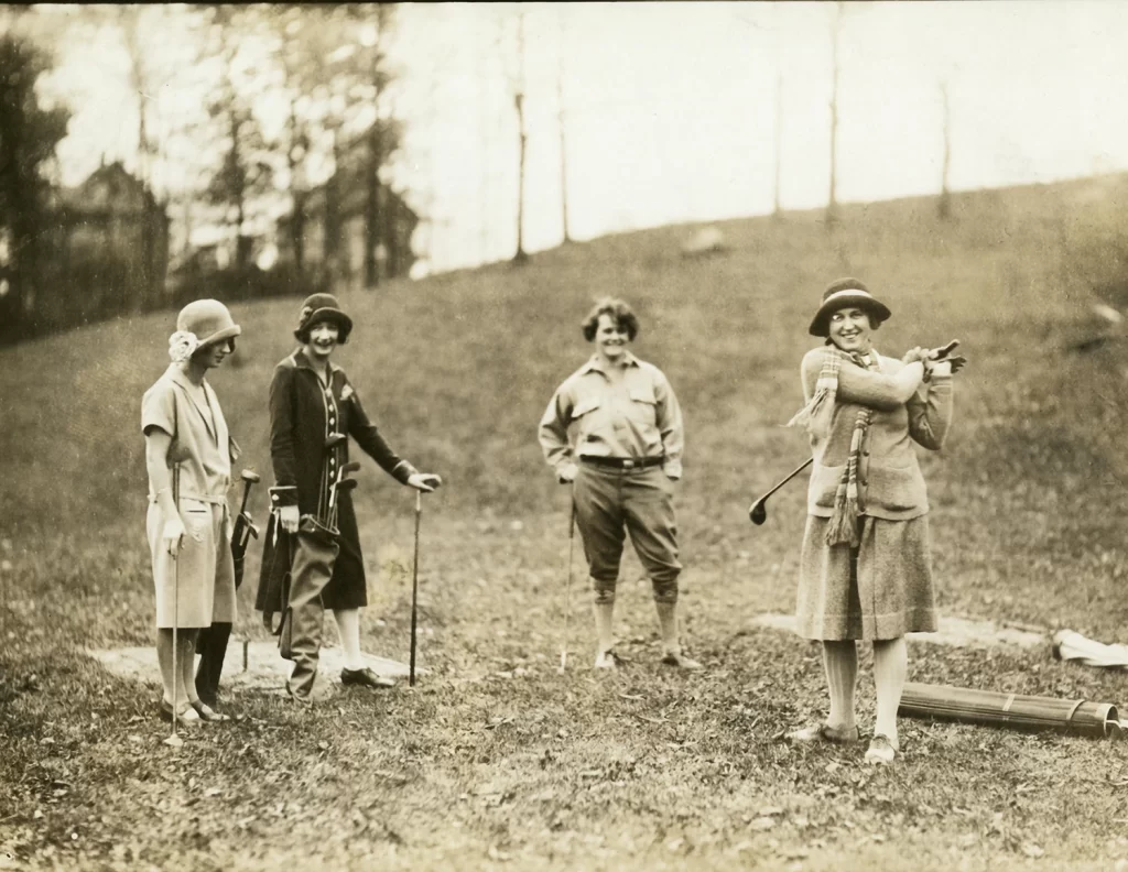bhl-women-athletics-photograph-women-golfing